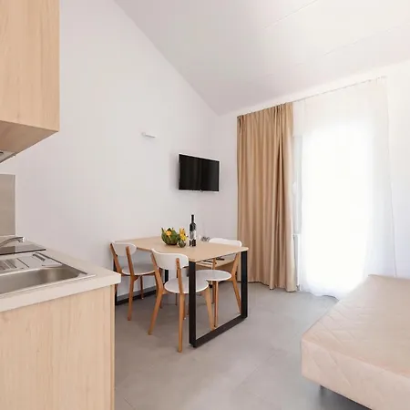 Medena In Seget Donji Τρογκίρ